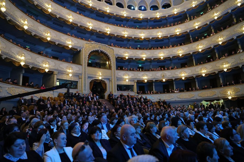 პედაგოგებს მასწავლებლის ეროვნული დღე მიულოცეს