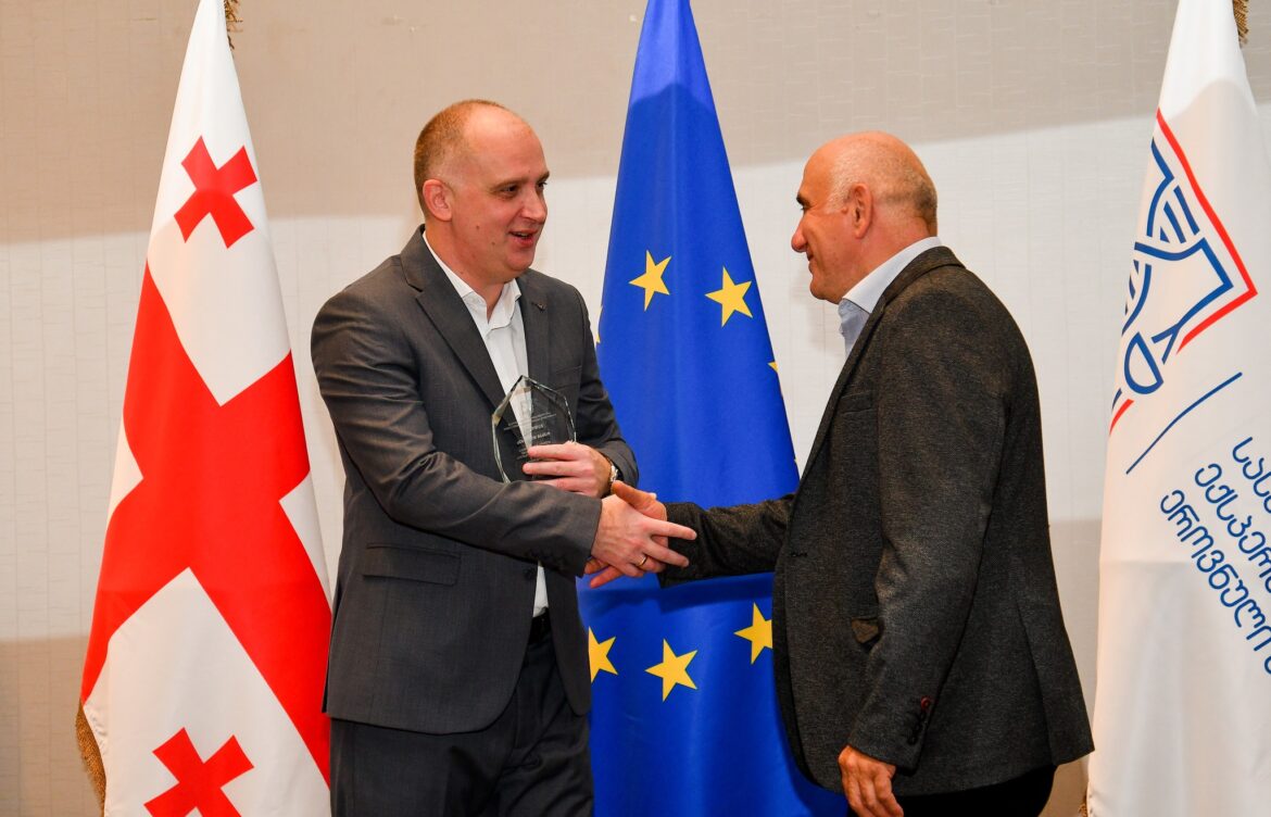 წლის საუკეთესო თანამშრომლები დააჯილდოვეს