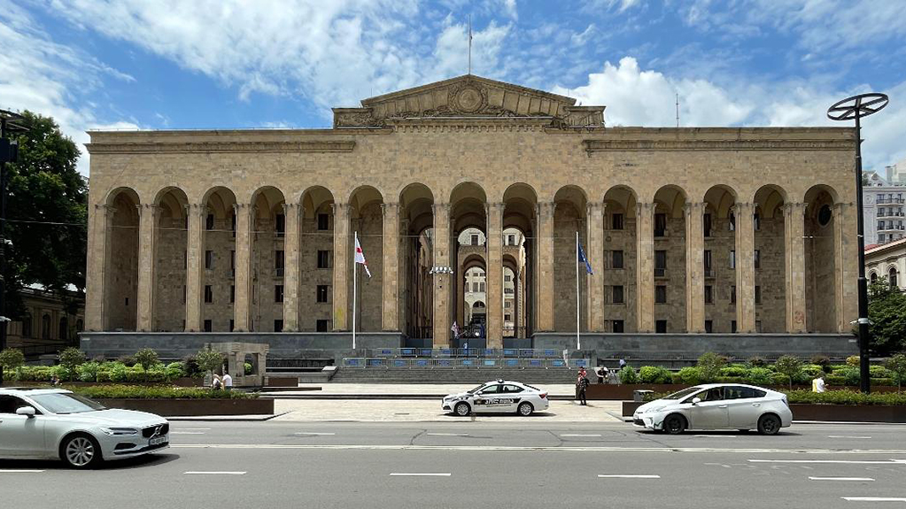 მსჯავრდებულს ქვეყნის დატოვება არ შეეძლება, ვიდრე დაზარალებულისთვის ზიანის სრულად ანაზღაურება არ მოხდება