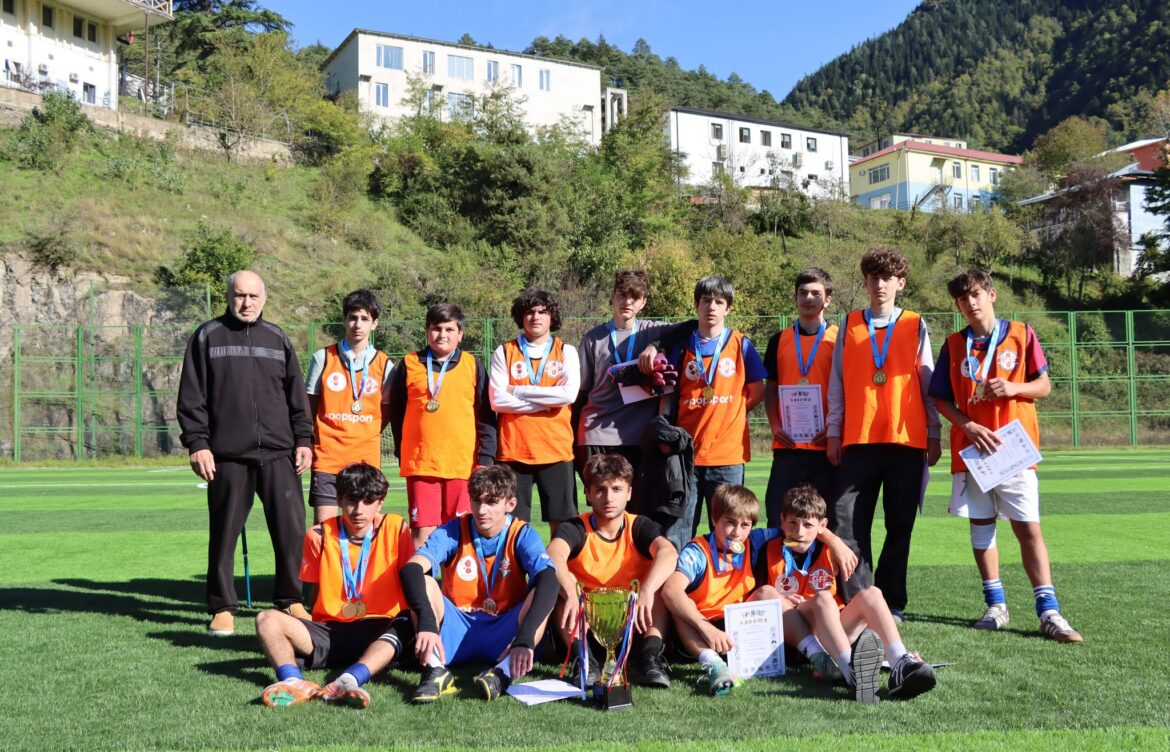 ხიჭაურის გუნდი პირველია