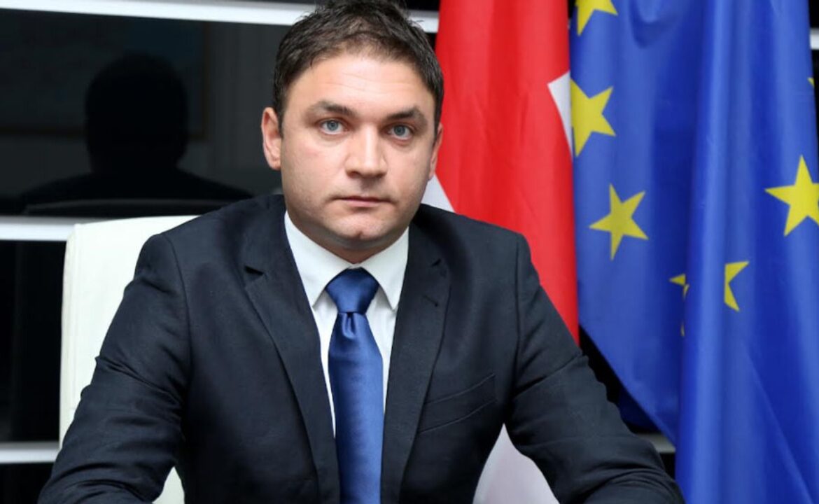 მოსამართლემ დავით ტაბიძეს 300 000 ლარის გირაო შეუფარდა