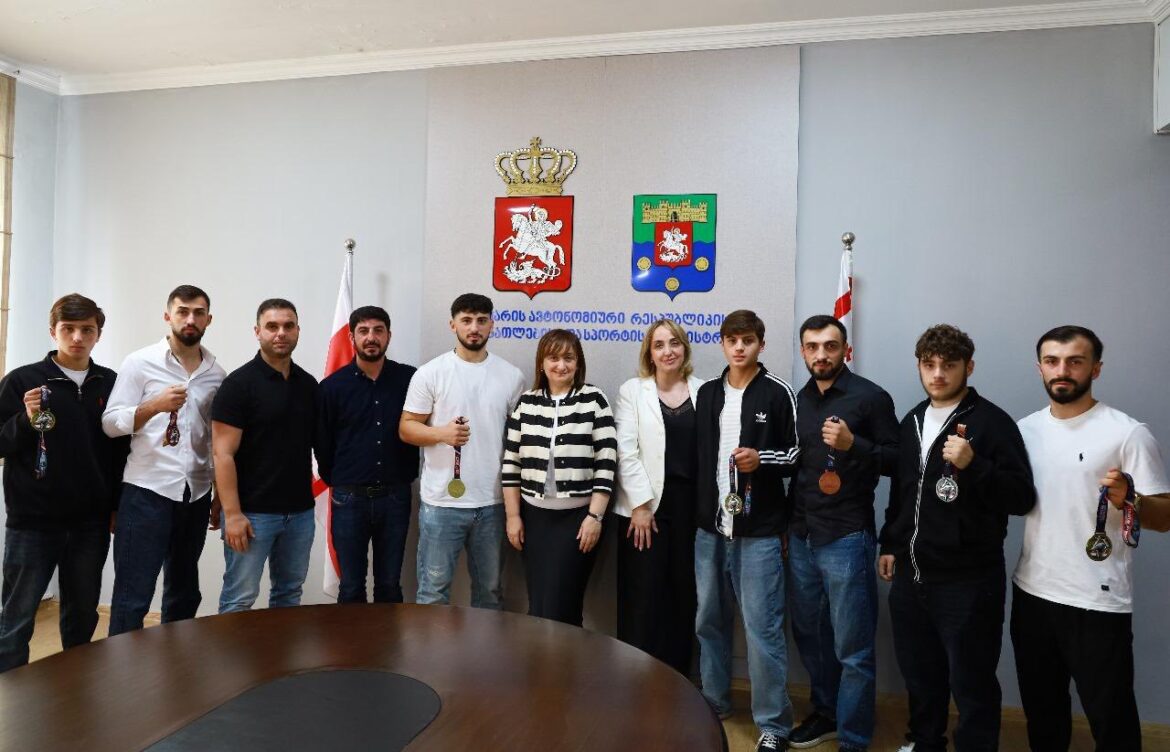 სამინისტროში წარმატებულ სპორტსმენებს უმასპინძლეს