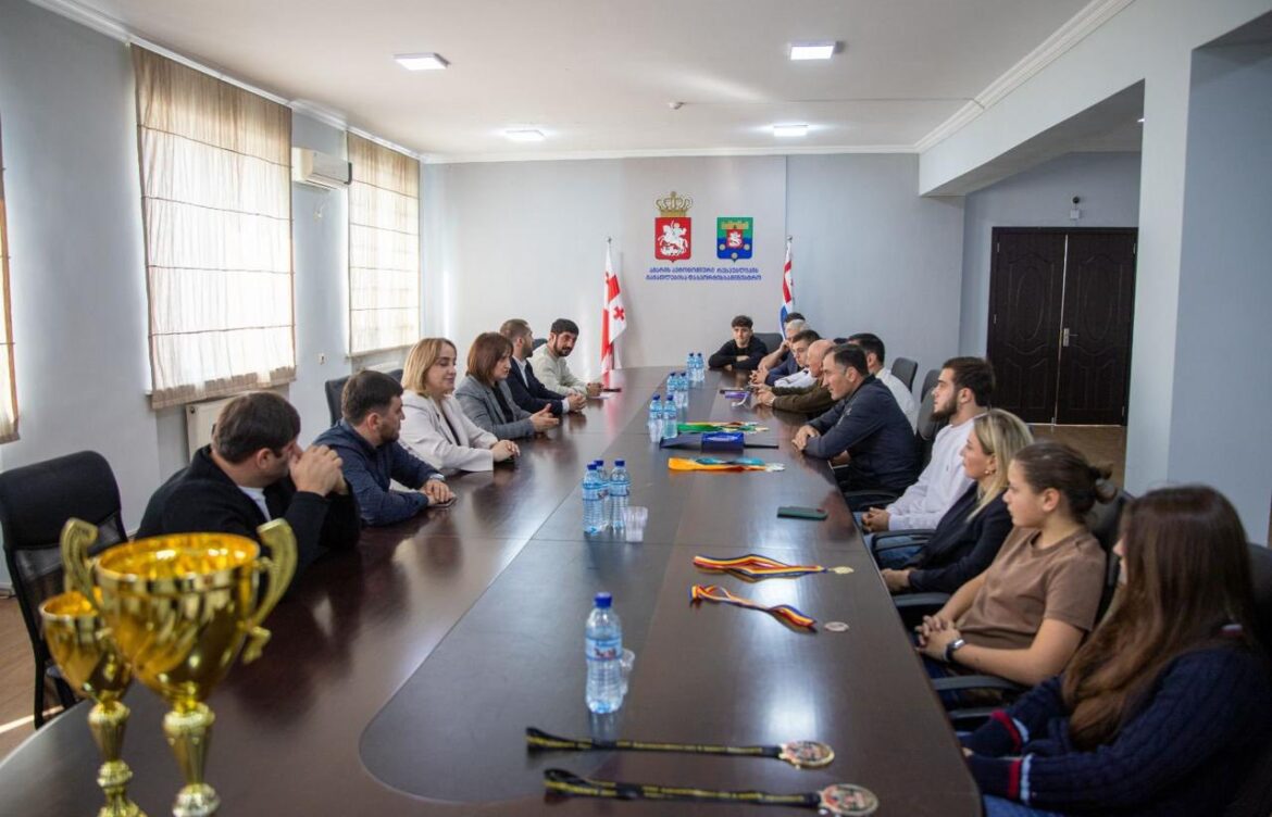 აჭარის წარმატებულ სპორტსმენებსა  და მათ მწვრთნელებს სამინისტროში  უმასპინძლეს