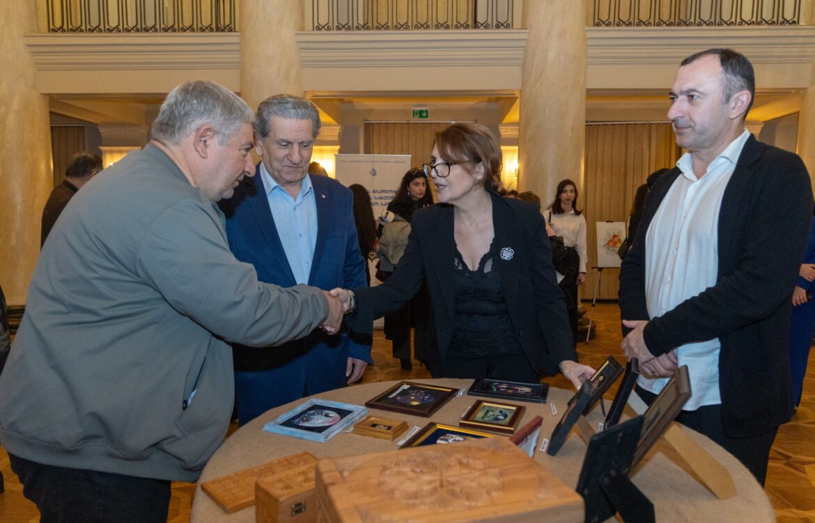 მოსწავლეთა ნამუშევრების გამოფენა