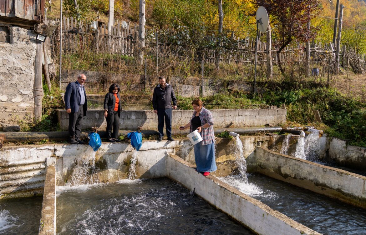 მინისტრმა წონიარისში კალმახის საინკუბაციო საამქრო დაათვალიერა
