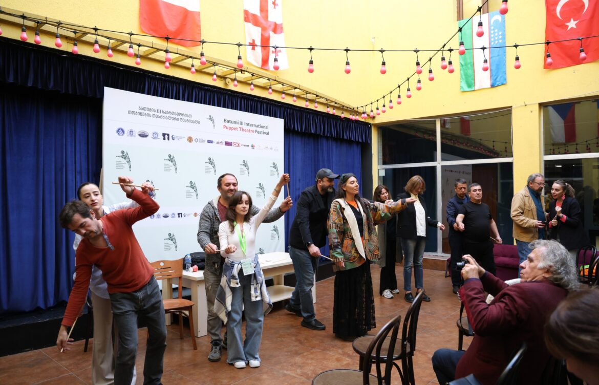ბათუმის თოჯინების საერთაშორისო თეატრალური ფესტივალი გრძელდება