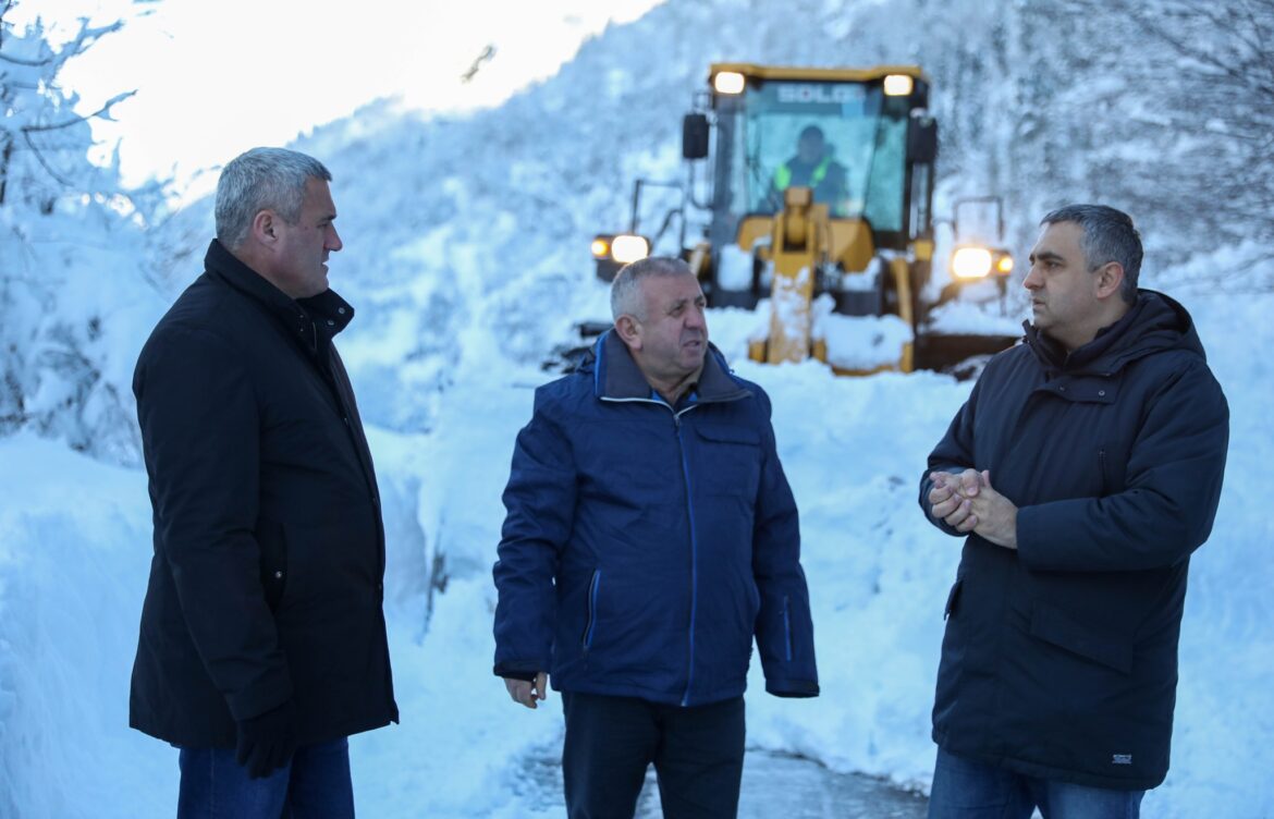 ხულოში სტიქიის სალიკვიდაციო სამუშაოები ინტენსიურ რეჟიმში გრძელდება – გზების გაწმენდას საგანგებო შტაბი უწევს კოორდინაციას