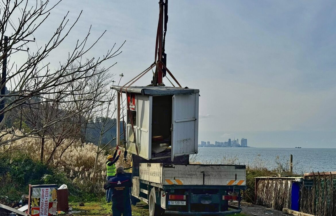 უნებართვო კონსტრუქციების დემონტაჟი მიმდინარეობს