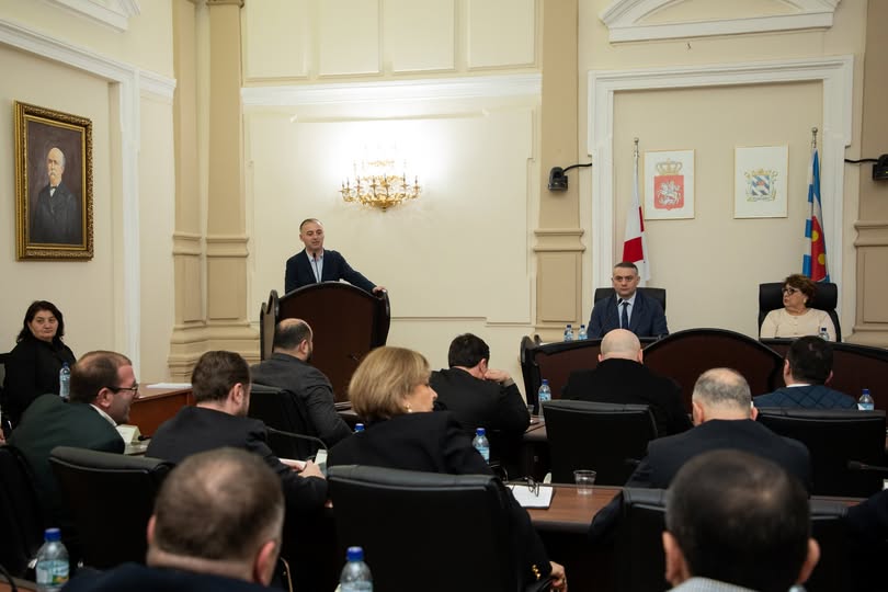 ორ მრავალშვილიან ოჯახს ბინები გადაეცემა