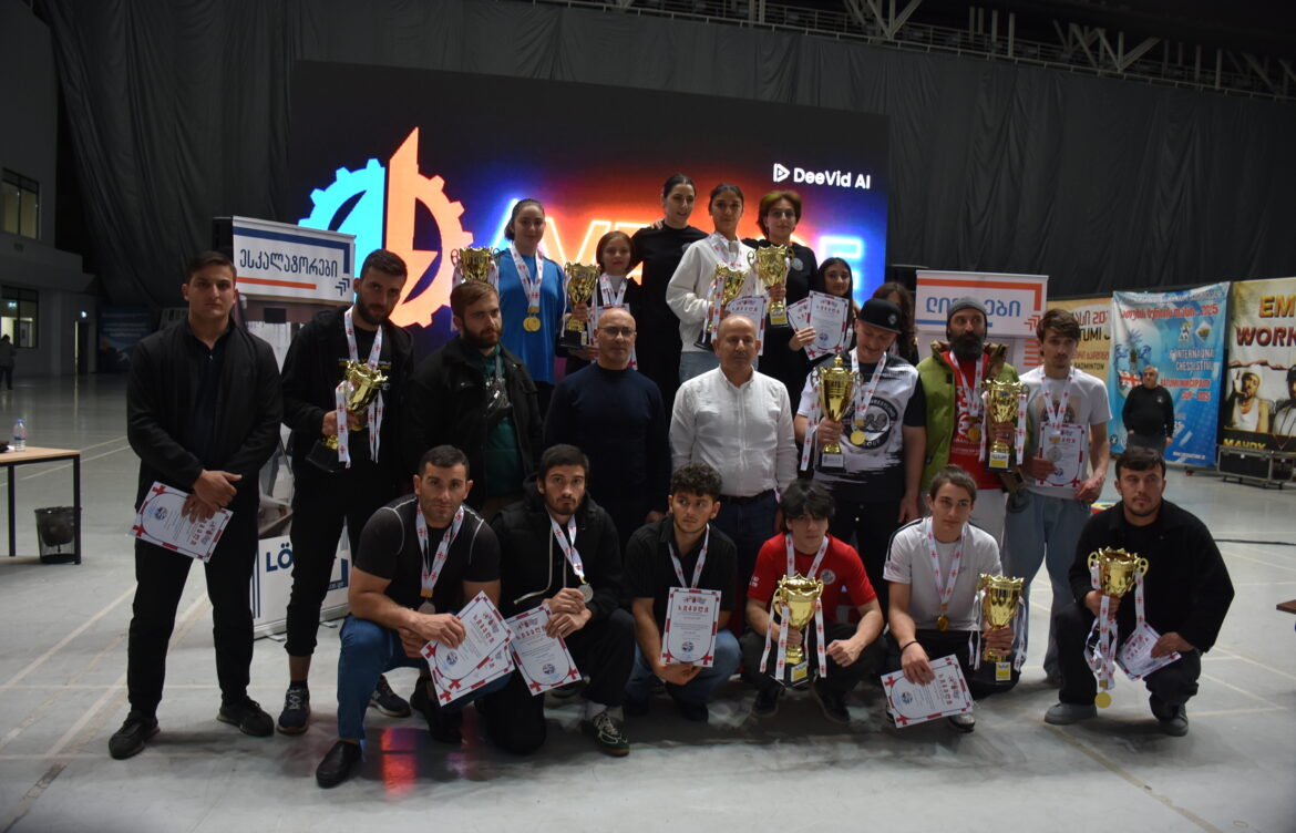 მკლავჭიდელებმა აგვისტოს ომის გმირებს პატივი მიაგეს