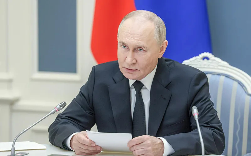 პუტინი: უკრაინელებმა ბრძოლა ამჯობინეს