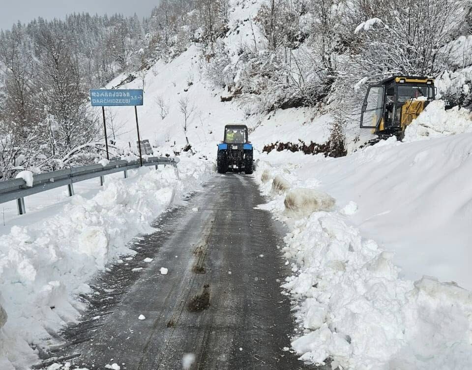პირველ თოვლს სირთულეები არ მოჰყოლია