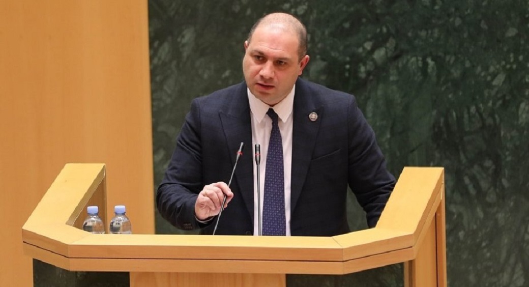 სამინისტრო სასწავლო პროცესში მობილურების გამოყენების აკრძალვას გეგმავს, 6 კლასის ჩათვლით კი სავალდებულო იქნება სასკოლო ფორმა