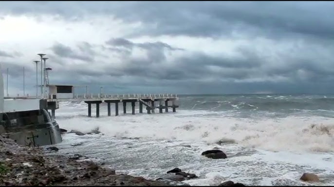 ძლიერმა ქარმა საცხოვრებელი სახლის სახურავი დააზიანა