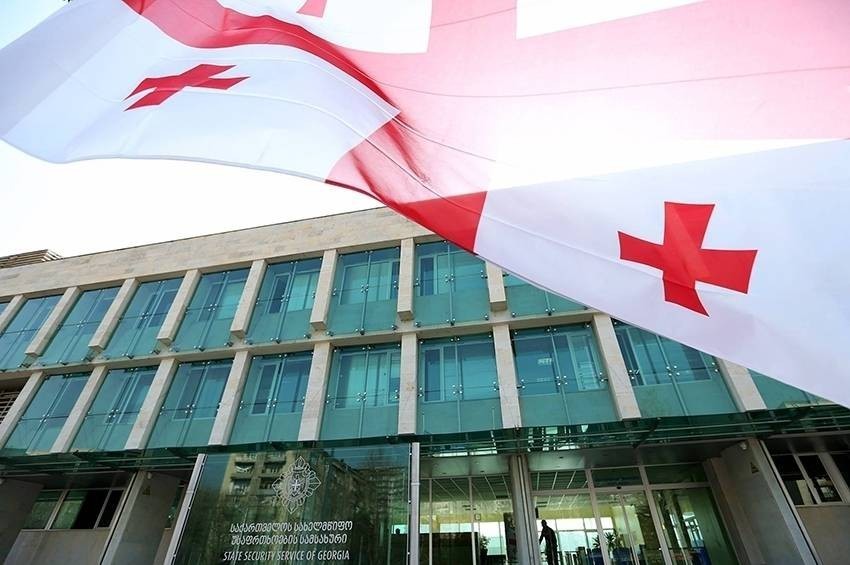 სუს-ის შენობასთან თანამშრომლის ცხედარი იპოვეს