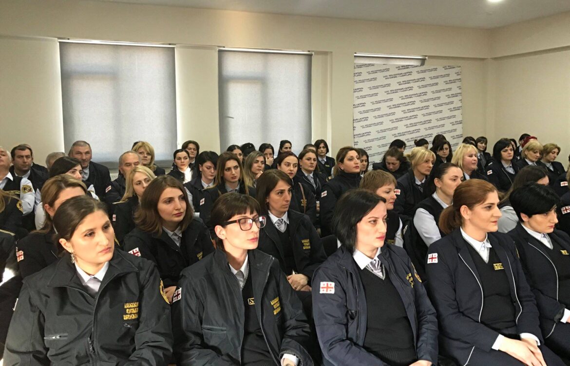 მანდატურების ხელფასი 300-ლარით იზრდება