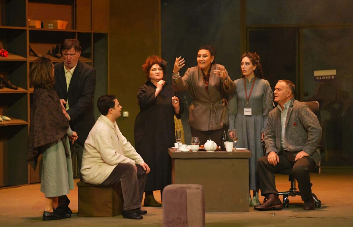 ბათუმის დრამატულმა თეატრმა 147-ე თეატრალური სეზონი გახსნა პრემიერით – „დარისპანის გასაჭირი“