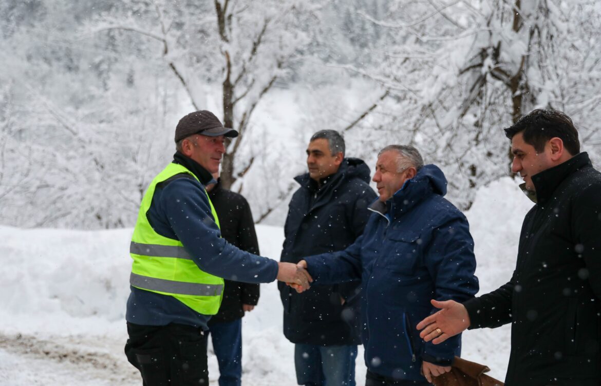 გზები თოვლის საფარისგან იწმინდება