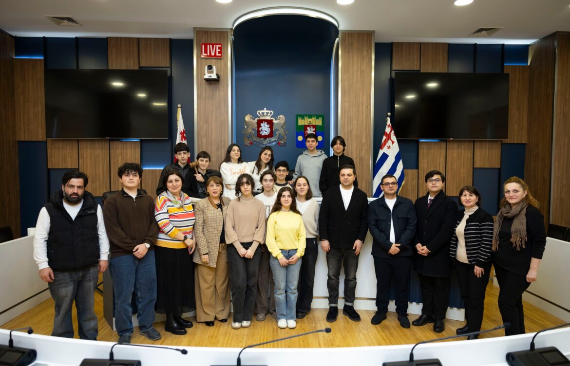 აჭარის უმაღლეს საბჭოში წმინდა მატათა მოციქულის სახელობის გიმნაზიის მოსწავლეებს უმასპინძლეს