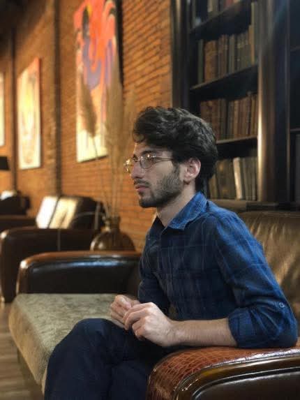 ნიკა ფუტკარაძე: შემოქმედი დივერგენტია, რომელიც საკუთარ აჩრდილს ესაუბრება