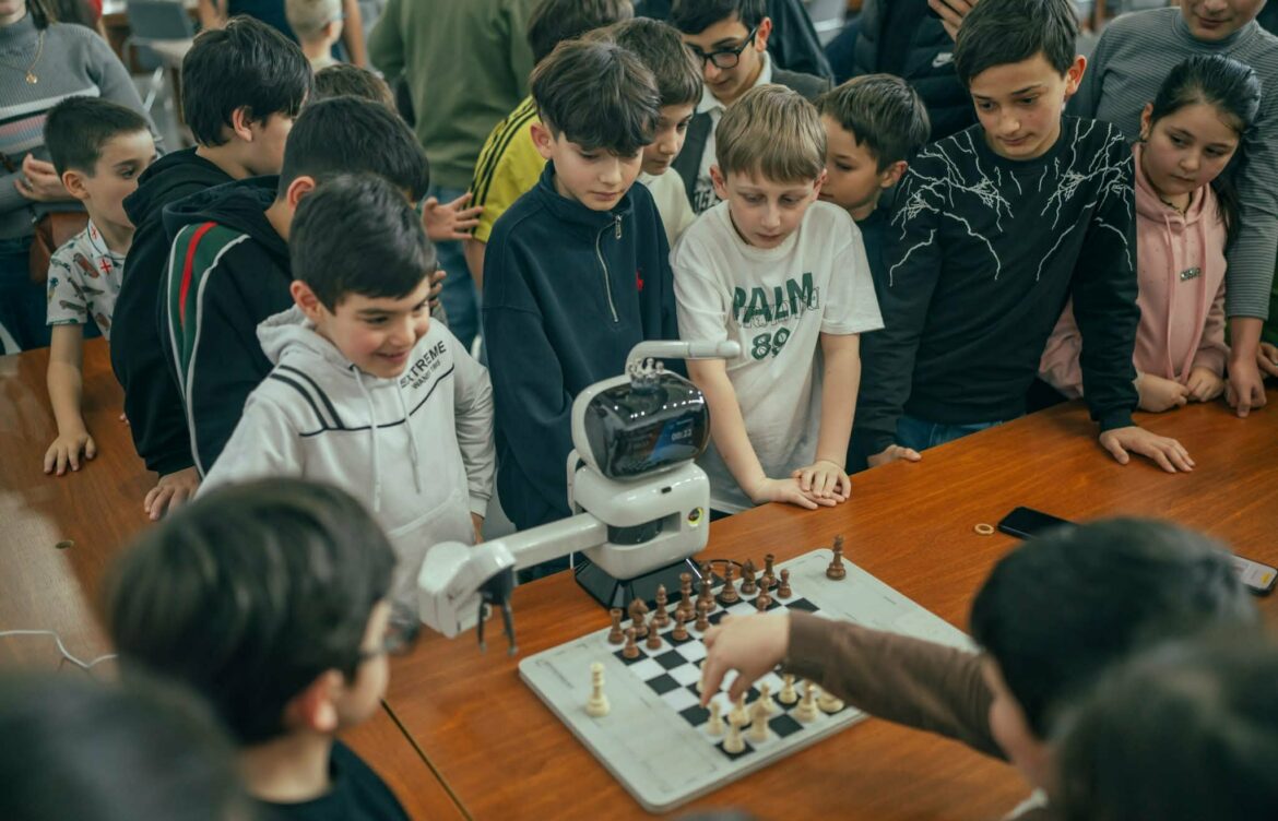 საჭადრაკო რობოტი – აჭარაშია