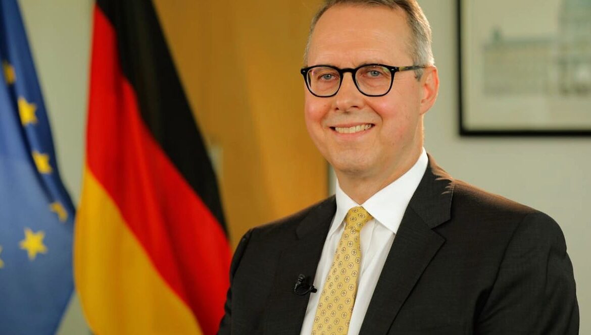 პიტერ ფიშერი: გაწევრიანება გინდათ, მაგრამ… ევროპული ფული კვლავ „საშიშია“?