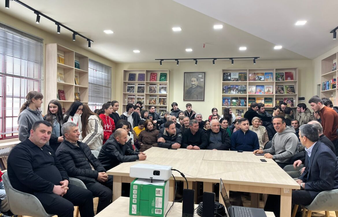 წარმატებული მწვრთნელები და სპორტსმენები დააჯილდოვეს