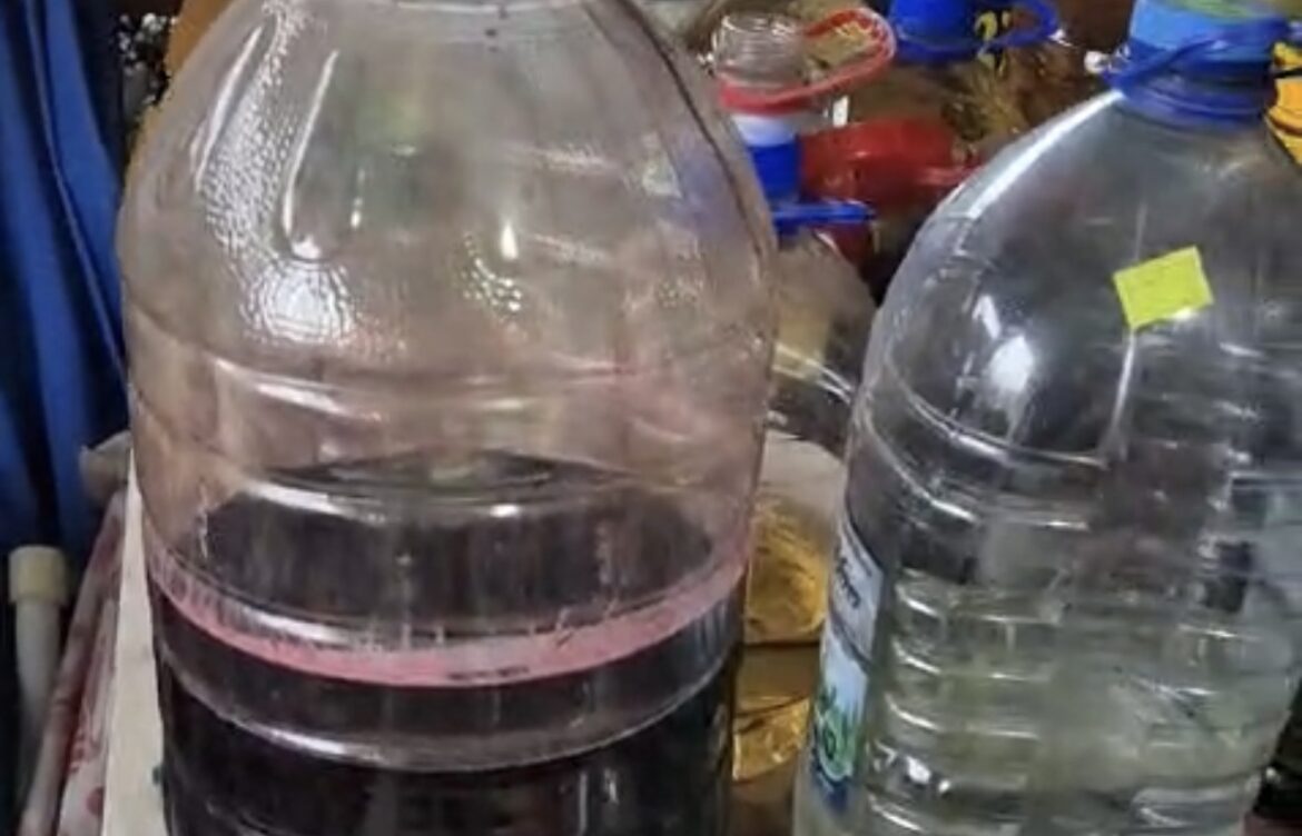 ბათუმში გაურკვეველი წარმომავლობის ალკოჰოლური სასმელების რეალიზაციის ფაქტი აღიკვეთა