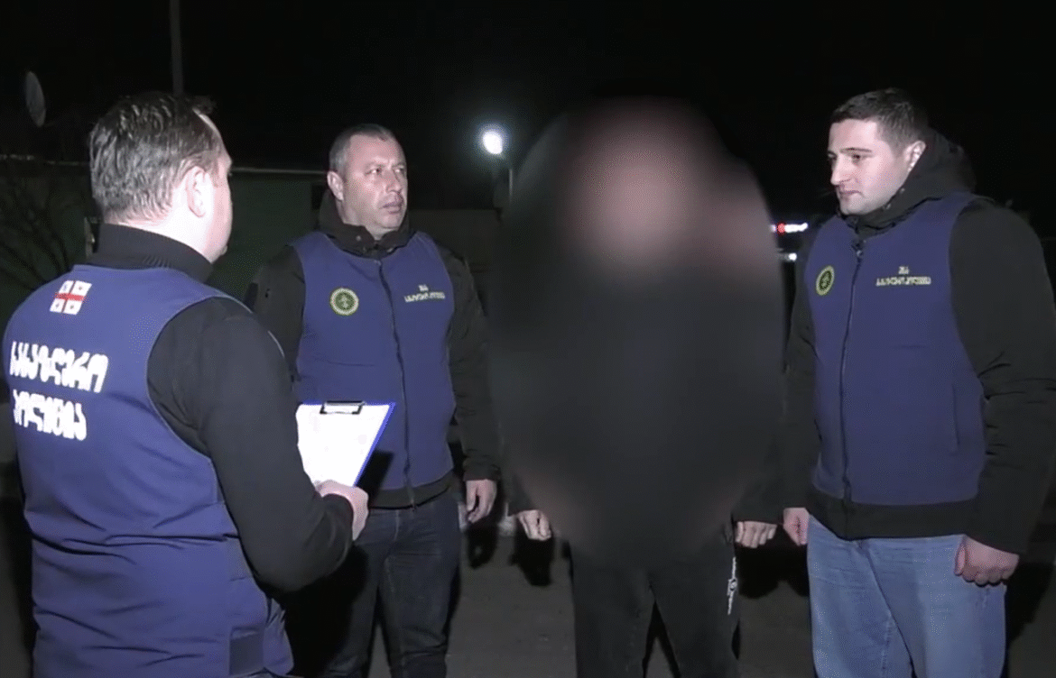 წითელი ცირკულარით  ძებნილი დააკავეს