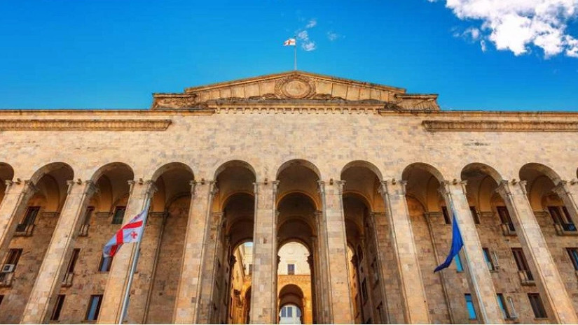 პარლამენტში პოლიტიკური საქმიანობის მარეგულირებელი საკანონმდებლო პაკეტის განხილვა იწყება