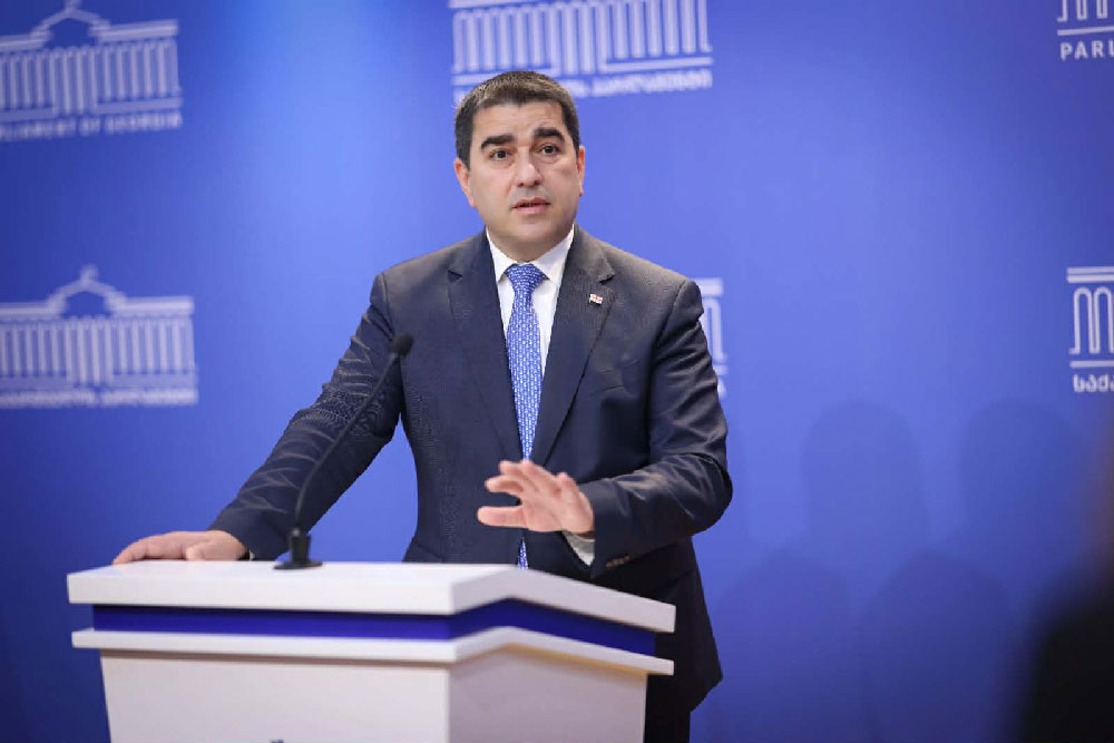 რაში ადანაშაულებს შალვა პაპუაშვილი ამერიკის შეერთებული შტატების წინა ადმინისტრაციას?