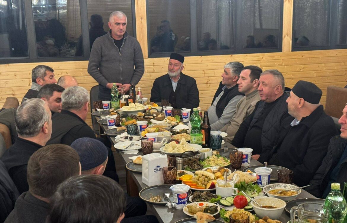 იფთრის სუფრა – მორწმუნეებთან