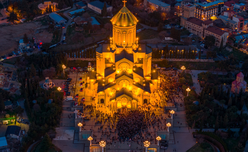 სამების საპატრიარქო ტაძარი 24 საათის განმავლობაში ღია იქნება