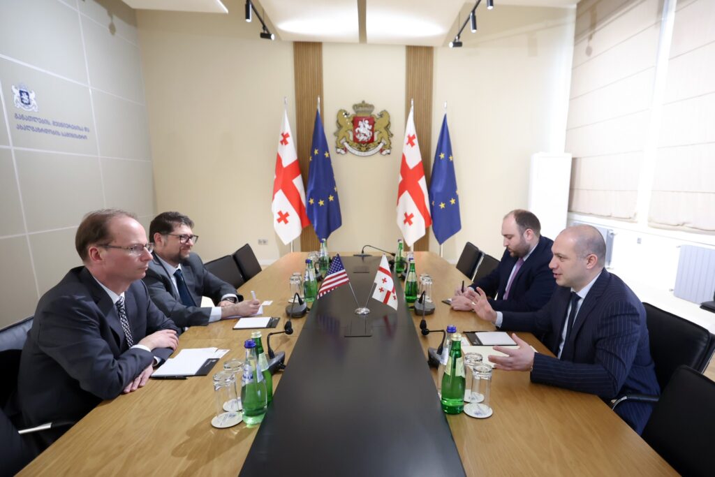 გაცვლითი პროგრამები და პარტნიორობა