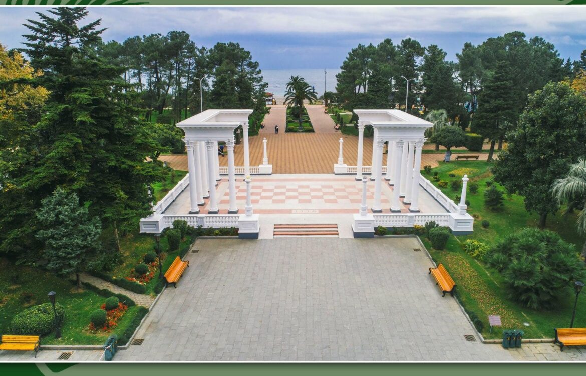 ბათუმის ბულვარში სამი უნებართვო ობიექტი დაანგრიეს