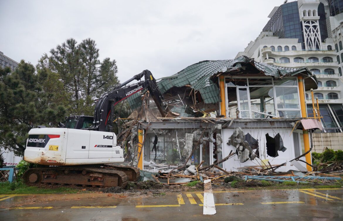 უნებართვო ობიექტების დემონტაჟი გრძელდება