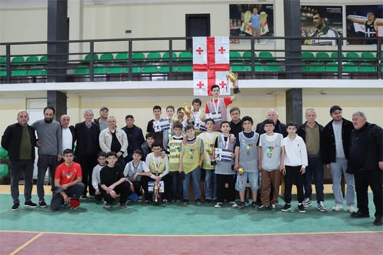 გუნდური პირველი ადგილი – მაგიდის ჩოგბურთში