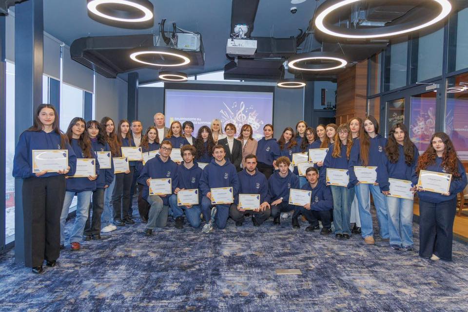 ბანაკი ,,ტრადიციული და თანამედროვე ხელოვნების სინთეზი“