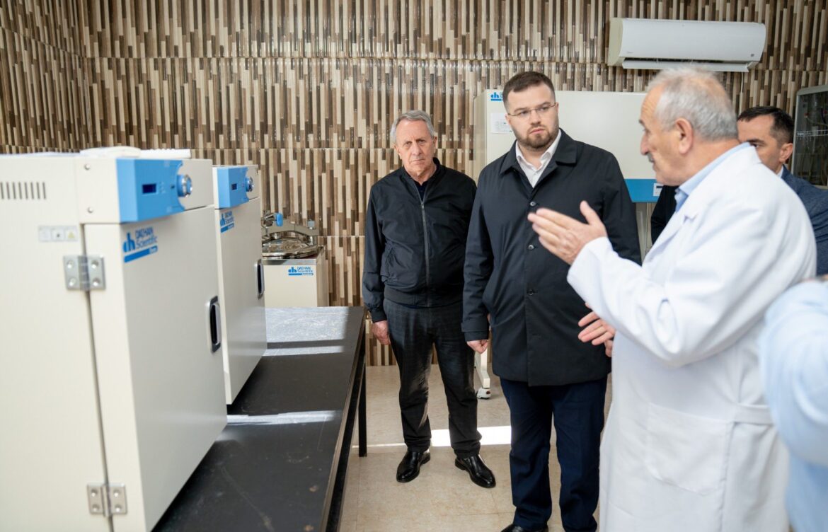 დენის სალუქვაძემ შუახევის სატყეო ადმინისტრაციაში მოქმედი ლაბორატორია მოინახულა