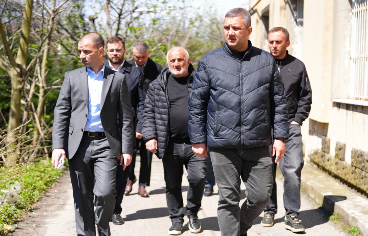 ბათუმის მერი მოსახლეობას შეხვდა