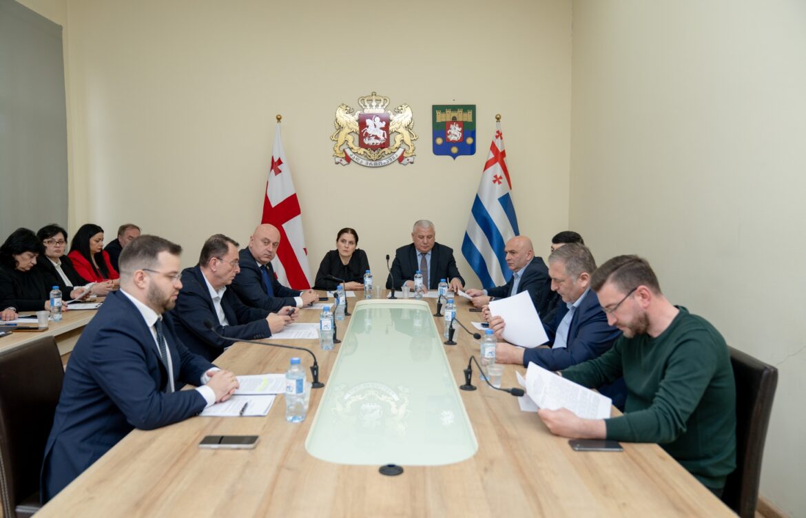 სხდომაზე აჭარის სოფლის მეურნეობის მინისტრს დენის სალუქვაძეს მოუსმინეს