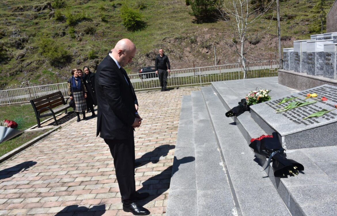 სტიქიისგან დაღუპულთა ხსოვნას პატივს მიაგებენ