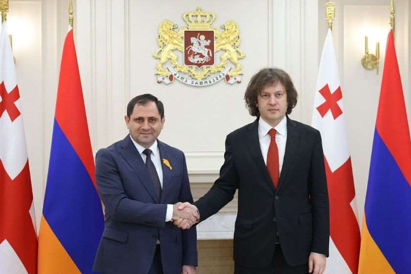 ირაკლი კობახიძე სომხეთის  თავდაცვის მინისტრ სურენ პაპიკიანს შეხვდა