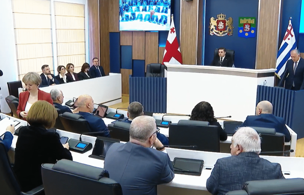 აჭარის მთავრობის თავმჯდომარედ ზურაბ პატარაძე დაამტკიცეს, უცვლელი დარჩა მინისტრთა კაბინეტი