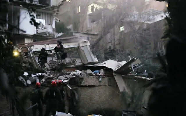 ისრაელის ქალაქ ხაიფაში, ირანის სარაკეტო თავდასხმის შემდეგ, შენობის ნანგრევებიდან ორი ადამიანის ცხედარი ამოიყვანეს