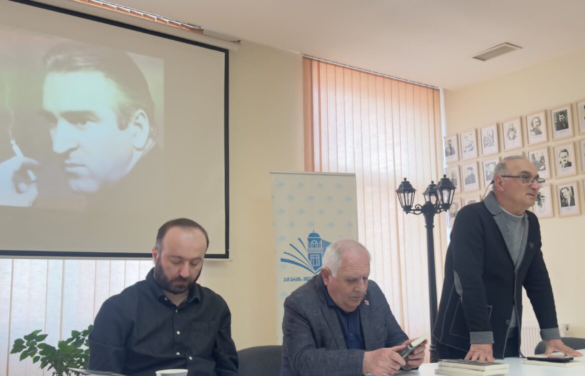 ლადო სეიდიშვილი საკათედრო ტაძრის ეზოში გადმოასვენეს