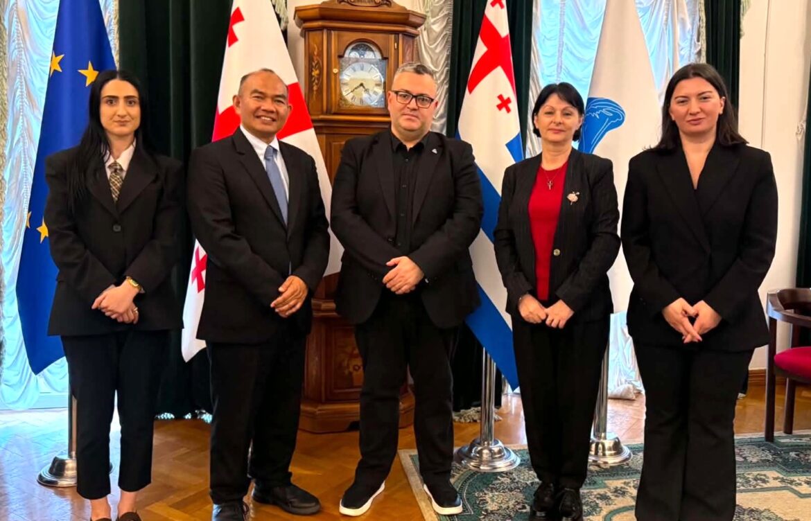 სამუშაო შეხვედრა უნივერსიტეტის ადმინისტრაციისა და აკადემიური პერსონალის წარმომადგენლებთან