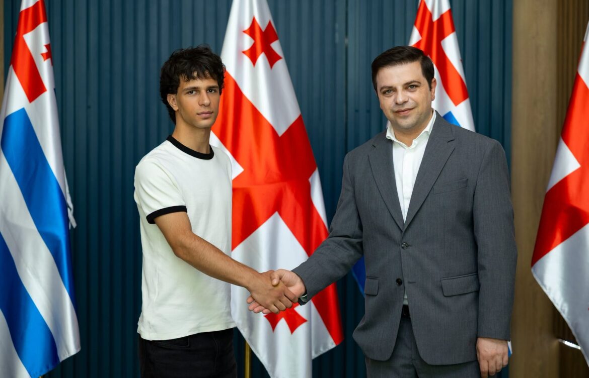 უმაღლეს საბჭოში ახალგაზრდა გამომგონებელს უმასპინძლეს