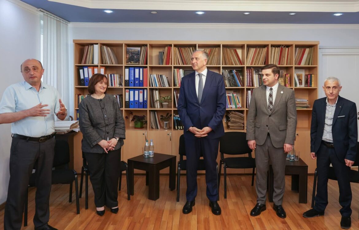 თანამშრომლებს ახალი ხელმძღვანელი და მოადგილე წარუდგინეს