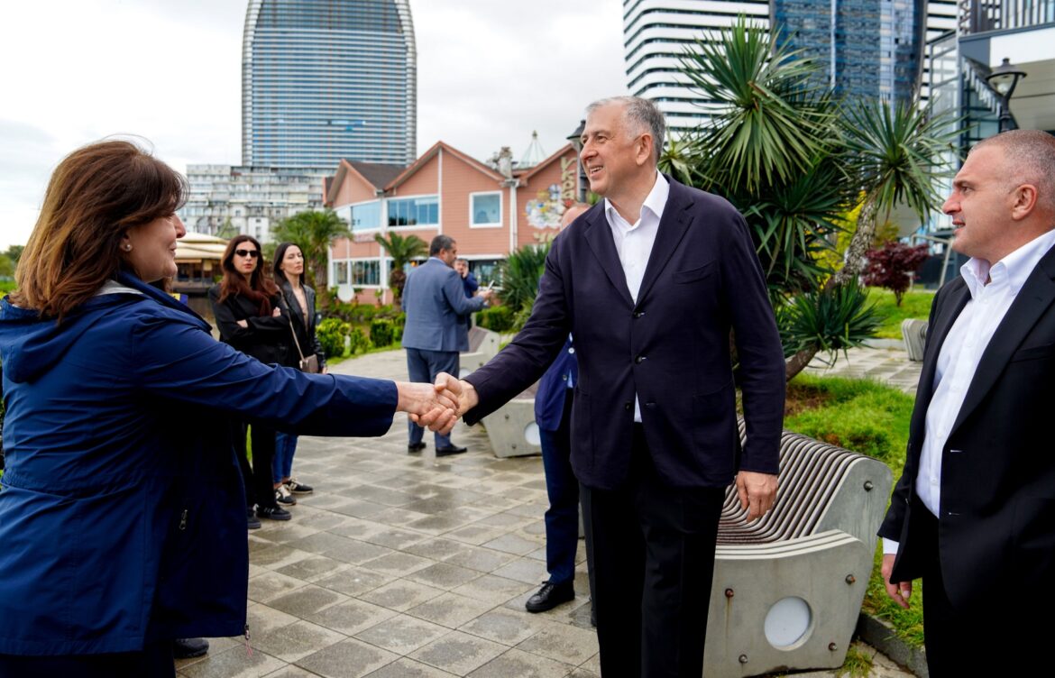ზურაბ პატარაძემ და რევაზ სოხარაძემ რეგიონში მიმდინარე და დაგეგმილი ინფრასტრუქტურული პროექტები და განვითარების პრიორიტეტები განიხილეს